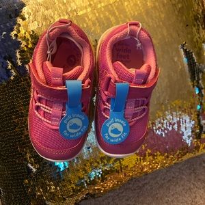 Stride Rite 360 Made to Play (Toddler Girls) Pink Velcro Strap shoe Size 6M